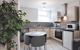 Contractor Base - Kitchen - Parking Included